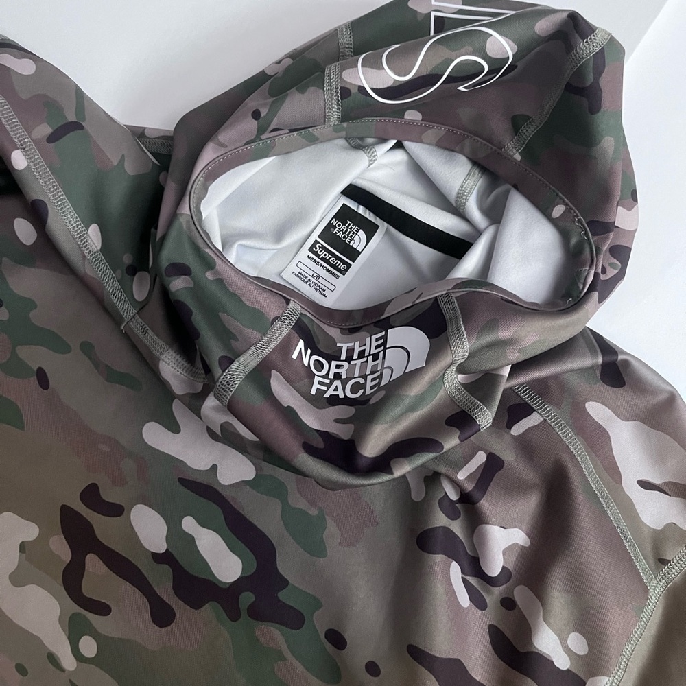 Supreme/Northface Hooded longsleeve